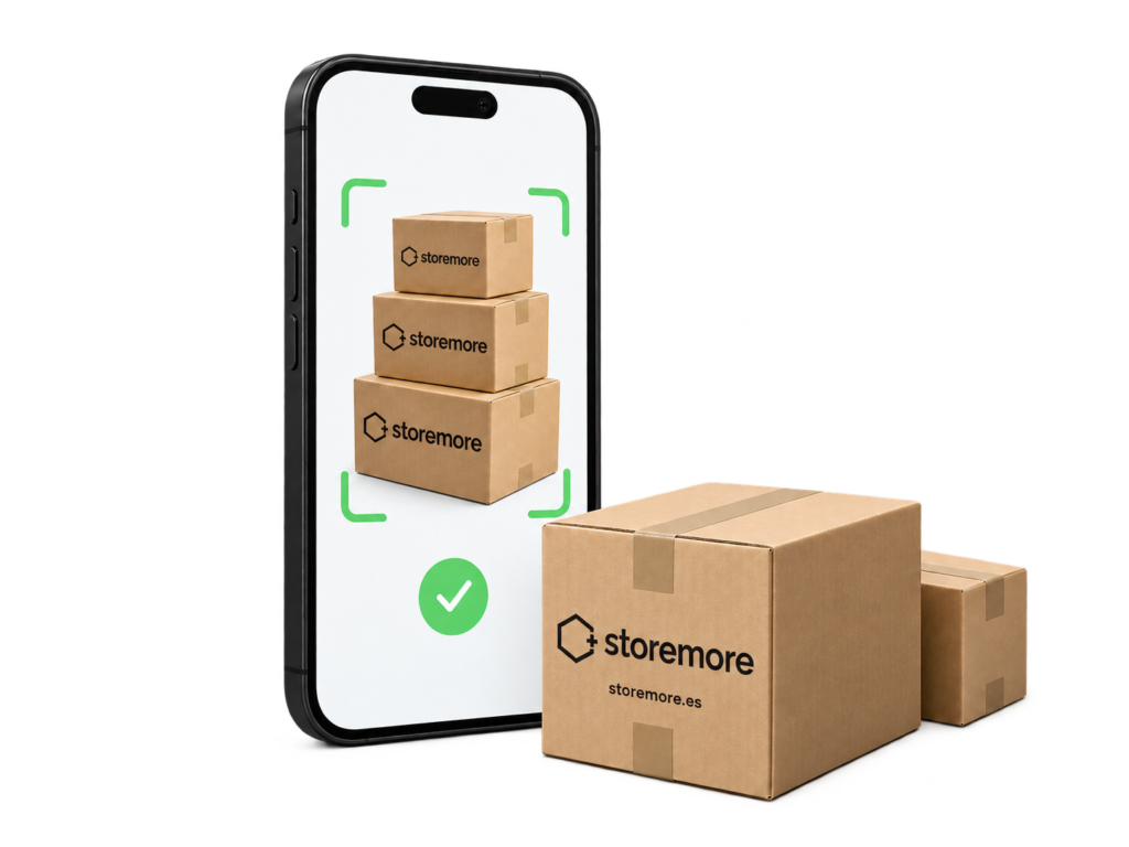 Móvil que analiza cajas con el logotipo de Storemore para estimar el tamaño del trastero.